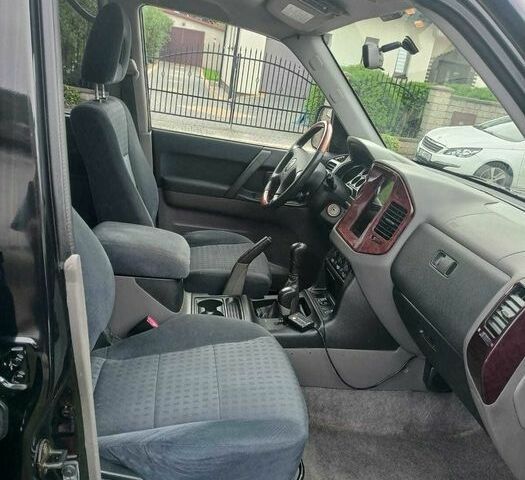 Чорний Міцубісі Паджеро, об'ємом двигуна 3.2 л та пробігом 300 тис. км за 1797 $, фото 5 на Automoto.ua