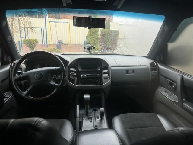 Чорний Міцубісі Паджеро, об'ємом двигуна 3.5 л та пробігом 300 тис. км за 8000 $, фото 7 на Automoto.ua