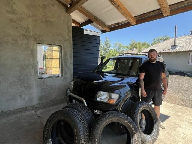 Чорний Міцубісі Паджеро, об'ємом двигуна 3 л та пробігом 371 тис. км за 3850 $, фото 1 на Automoto.ua