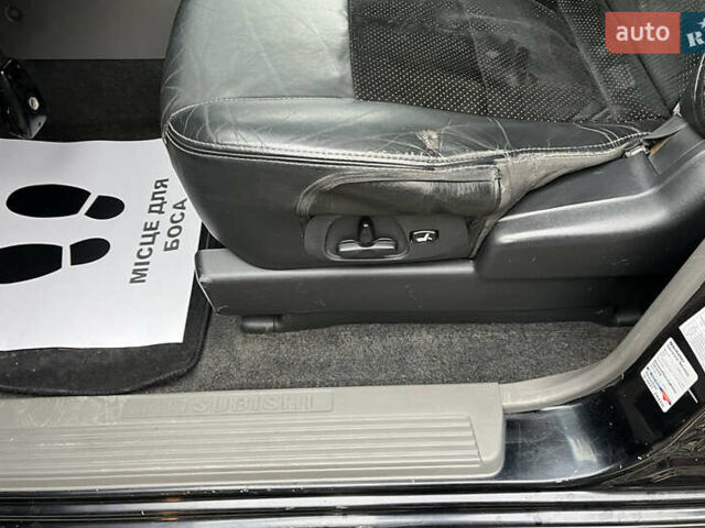 Чорний Міцубісі Паджеро, об'ємом двигуна 3.2 л та пробігом 402 тис. км за 9400 $, фото 9 на Automoto.ua