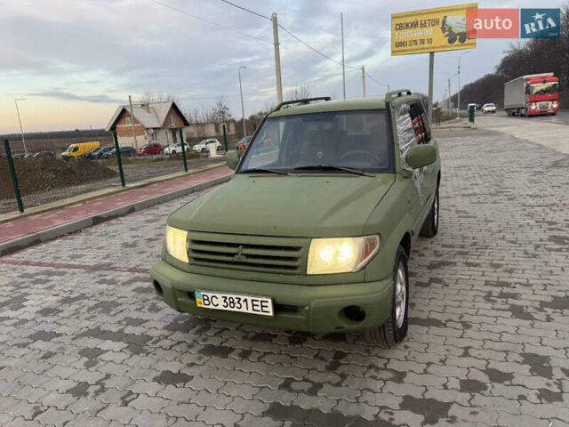 Черный Мицубиси Паджеро, объемом двигателя 2 л и пробегом 170 тыс. км за 2999 $, фото 2 на Automoto.ua