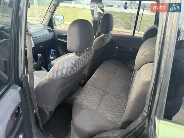 Черный Мицубиси Паджеро, объемом двигателя 2 л и пробегом 170 тыс. км за 2999 $, фото 14 на Automoto.ua