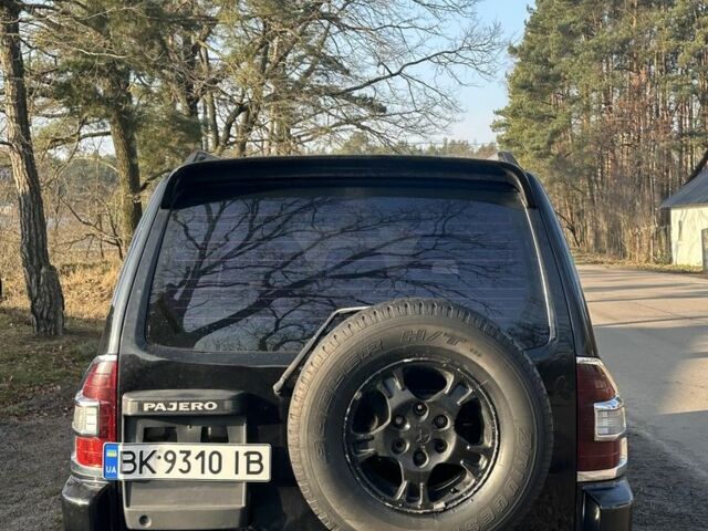 Черный Мицубиси Паджеро, объемом двигателя 3.2 л и пробегом 243 тыс. км за 6600 $, фото 3 на Automoto.ua