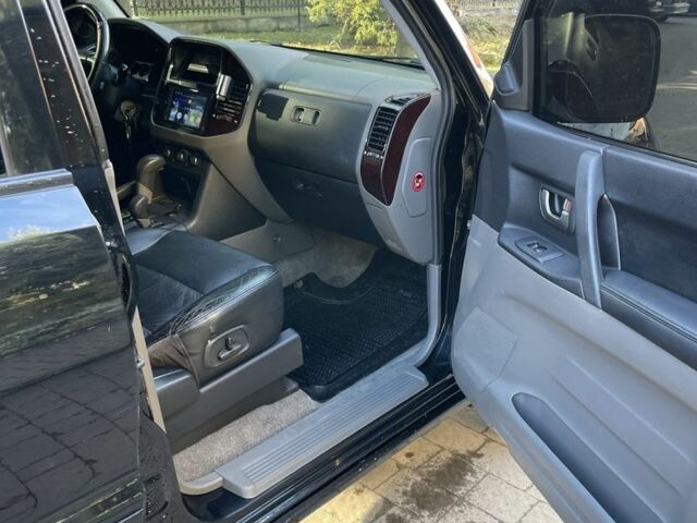 Черный Мицубиси Паджеро, объемом двигателя 3.5 л и пробегом 190 тыс. км за 5899 $, фото 10 на Automoto.ua