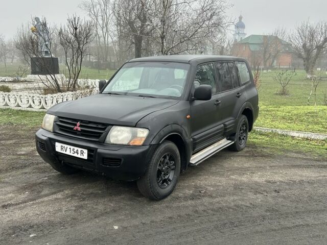 Черный Мицубиси Паджеро, объемом двигателя 3.5 л и пробегом 300 тыс. км за 2800 $, фото 1 на Automoto.ua