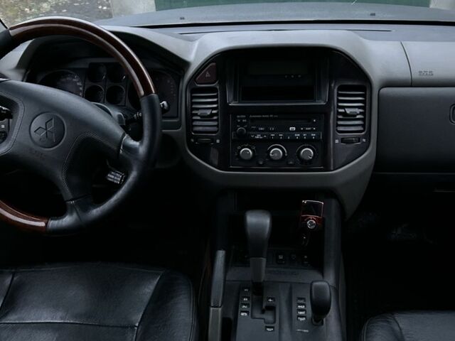 Черный Мицубиси Паджеро, объемом двигателя 3.5 л и пробегом 300 тыс. км за 2800 $, фото 7 на Automoto.ua