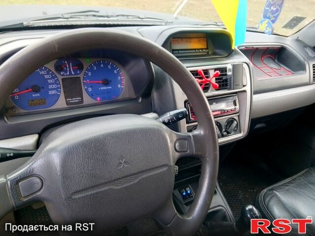 Чорний Міцубісі Паджеро, об'ємом двигуна 1.8 л та пробігом 230 тис. км за 5999 $, фото 9 на Automoto.ua