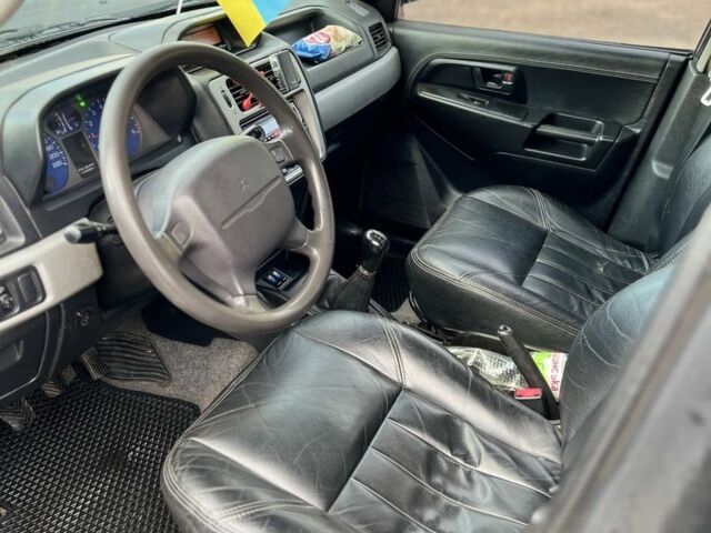 Черный Мицубиси Паджеро, объемом двигателя 1.8 л и пробегом 235 тыс. км за 5350 $, фото 6 на Automoto.ua