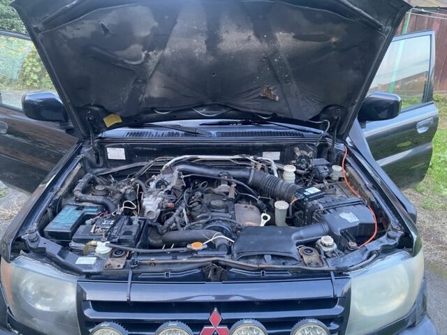 Чорний Міцубісі Паджеро, об'ємом двигуна 1.8 л та пробігом 250 тис. км за 2050 $, фото 7 на Automoto.ua