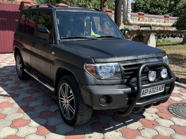 Черный Мицубиси Паджеро, объемом двигателя 1.8 л и пробегом 235 тыс. км за 5350 $, фото 1 на Automoto.ua