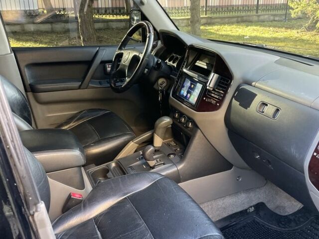 Черный Мицубиси Паджеро, объемом двигателя 3.5 л и пробегом 190 тыс. км за 5899 $, фото 9 на Automoto.ua