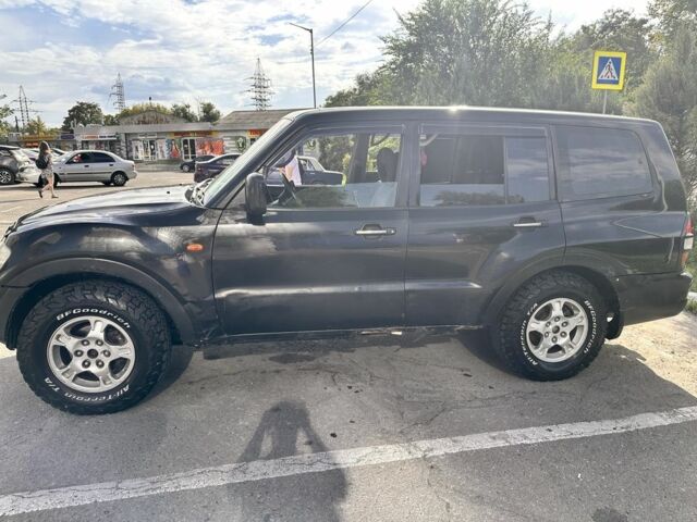 Черный Мицубиси Паджеро, объемом двигателя 3.2 л и пробегом 350 тыс. км за 5000 $, фото 1 на Automoto.ua