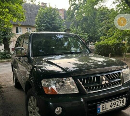 Черный Мицубиси Паджеро, объемом двигателя 3 л и пробегом 368 тыс. км за 5700 $, фото 1 на Automoto.ua