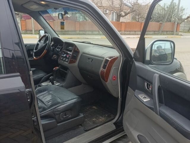 Чорний Міцубісі Паджеро, об'ємом двигуна 3.2 л та пробігом 202 тис. км за 4999 $, фото 12 на Automoto.ua