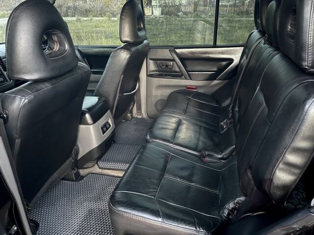 Черный Мицубиси Паджеро, объемом двигателя 3.2 л и пробегом 200 тыс. км за 7800 $, фото 9 на Automoto.ua