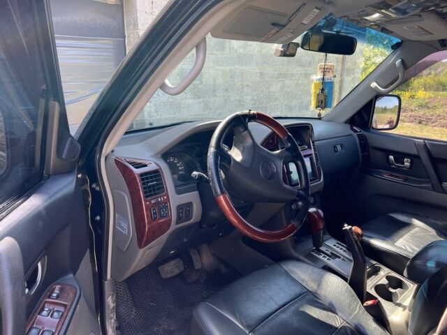 Черный Мицубиси Паджеро, объемом двигателя 3.2 л и пробегом 350 тыс. км за 7500 $, фото 3 на Automoto.ua