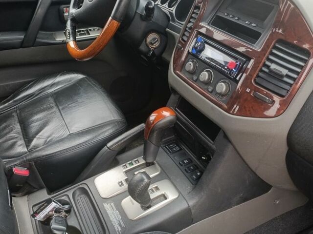 Чорний Міцубісі Паджеро, об'ємом двигуна 3.2 л та пробігом 202 тис. км за 4999 $, фото 13 на Automoto.ua