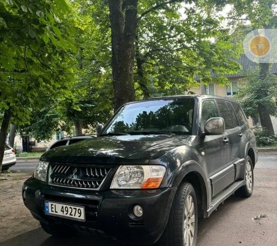 Черный Мицубиси Паджеро, объемом двигателя 3 л и пробегом 368 тыс. км за 5700 $, фото 2 на Automoto.ua