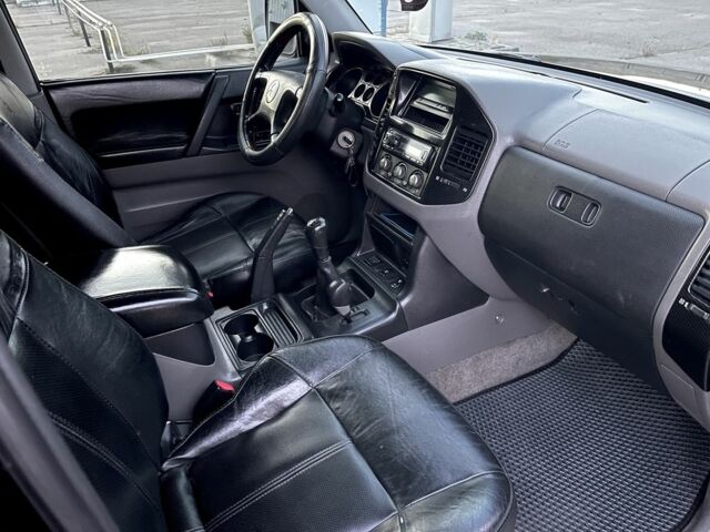 Черный Мицубиси Паджеро, объемом двигателя 3.2 л и пробегом 200 тыс. км за 7800 $, фото 8 на Automoto.ua