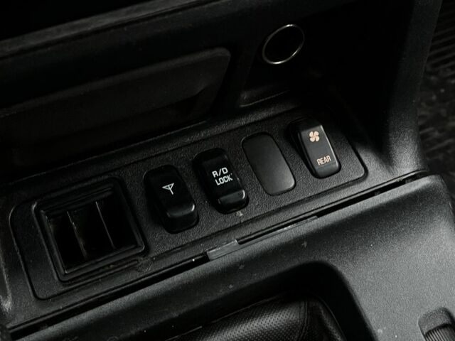 Чорний Міцубісі Паджеро, об'ємом двигуна 3.2 л та пробігом 580 тис. км за 4200 $, фото 13 на Automoto.ua