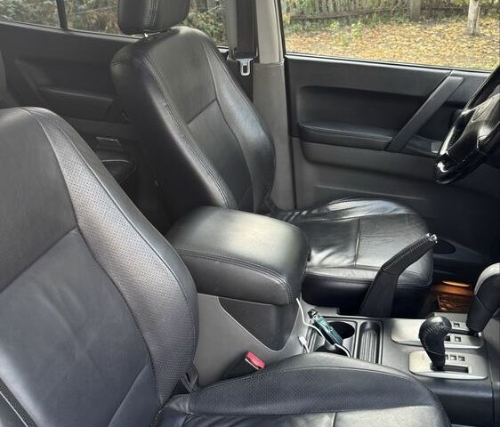 Міцубісі Паджеро 2004 у Харкові на Automoto.ua Чорний Міцубісі Паджеро, об'ємом двигуна 3.2 л та пробігом 506 тис. км за 6900 $, фото 8 на Automoto.ua