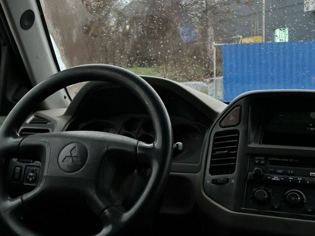 Чорний Міцубісі Паджеро, об'ємом двигуна 3.2 л та пробігом 220 тис. км за 3500 $, фото 6 на Automoto.ua