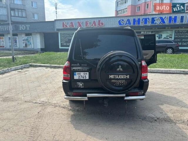 Черный Мицубиси Паджеро, объемом двигателя 3 л и пробегом 230 тыс. км за 8200 $, фото 3 на Automoto.ua
