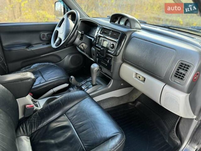 Черный Мицубиси Паджеро, объемом двигателя 3 л и пробегом 293 тыс. км за 4599 $, фото 6 на Automoto.ua