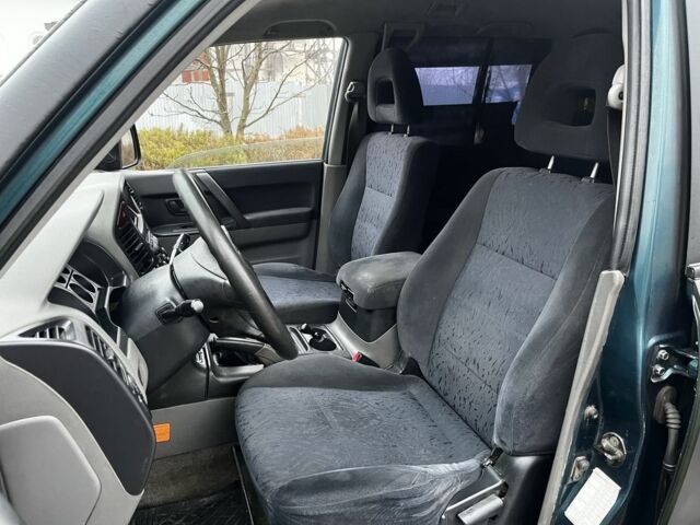 Чорний Міцубісі Паджеро, об'ємом двигуна 3.2 л та пробігом 580 тис. км за 4200 $, фото 6 на Automoto.ua