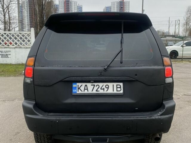 Чорний Міцубісі Паджеро, об'ємом двигуна 3 л та пробігом 300 тис. км за 5400 $, фото 2 на Automoto.ua