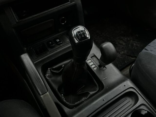 Черный Мицубиси Паджеро, объемом двигателя 3.2 л и пробегом 580 тыс. км за 4200 $, фото 14 на Automoto.ua