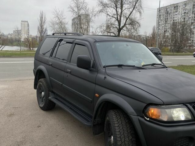 Чорний Міцубісі Паджеро, об'ємом двигуна 3 л та пробігом 300 тис. км за 5400 $, фото 1 на Automoto.ua
