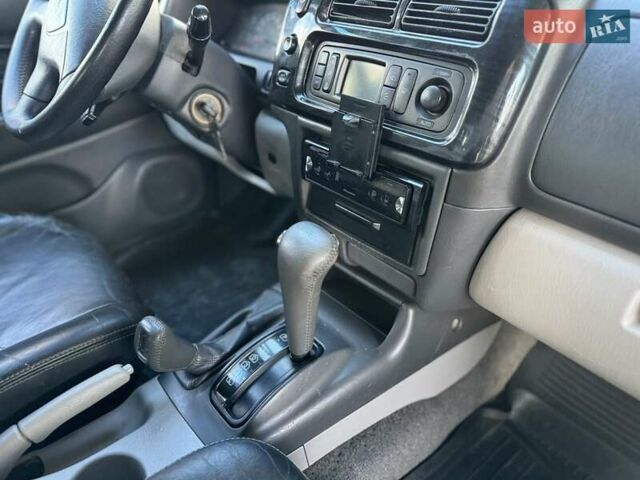 Черный Мицубиси Паджеро, объемом двигателя 3 л и пробегом 293 тыс. км за 4599 $, фото 11 на Automoto.ua