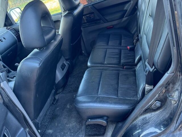 Черный Мицубиси Паджеро, объемом двигателя 3.2 л и пробегом 290 тыс. км за 5650 $, фото 4 на Automoto.ua