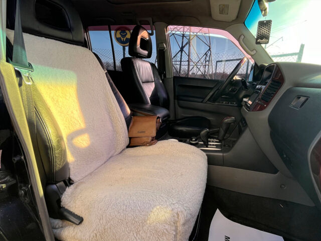 Черный Мицубиси Паджеро, объемом двигателя 3 л и пробегом 287 тыс. км за 8800 $, фото 19 на Automoto.ua