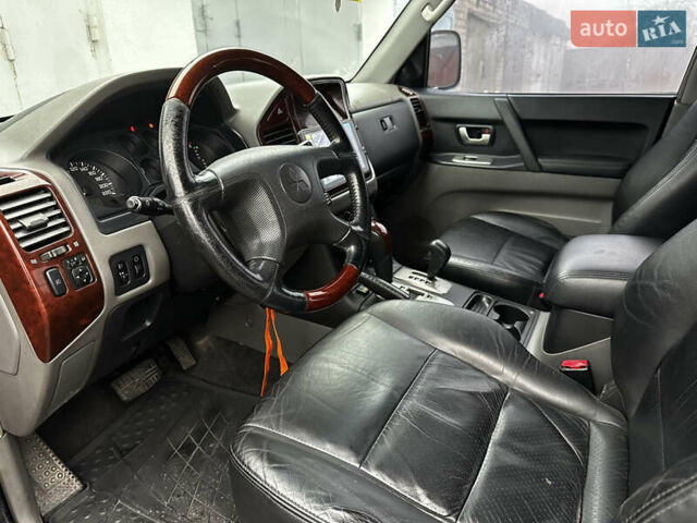Чорний Міцубісі Паджеро, об'ємом двигуна 2.97 л та пробігом 228 тис. км за 8500 $, фото 8 на Automoto.ua