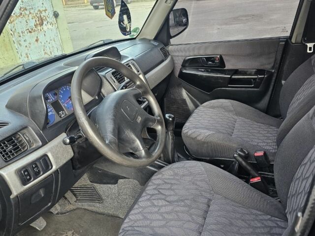 Черный Мицубиси Паджеро, объемом двигателя 2 л и пробегом 216 тыс. км за 2400 $, фото 5 на Automoto.ua