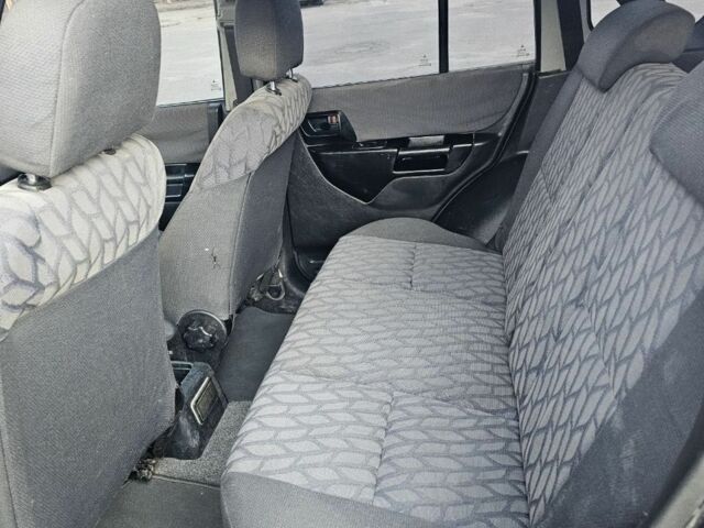 Черный Мицубиси Паджеро, объемом двигателя 2 л и пробегом 216 тыс. км за 2400 $, фото 4 на Automoto.ua