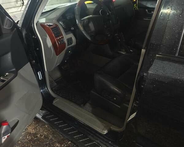 Черный Мицубиси Паджеро, объемом двигателя 3 л и пробегом 402 тыс. км за 7500 $, фото 2 на Automoto.ua