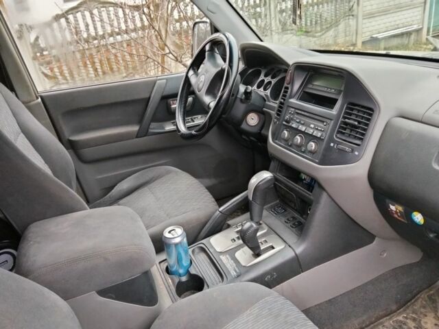 Черный Мицубиси Паджеро, объемом двигателя 3.2 л и пробегом 300 тыс. км за 4600 $, фото 4 на Automoto.ua