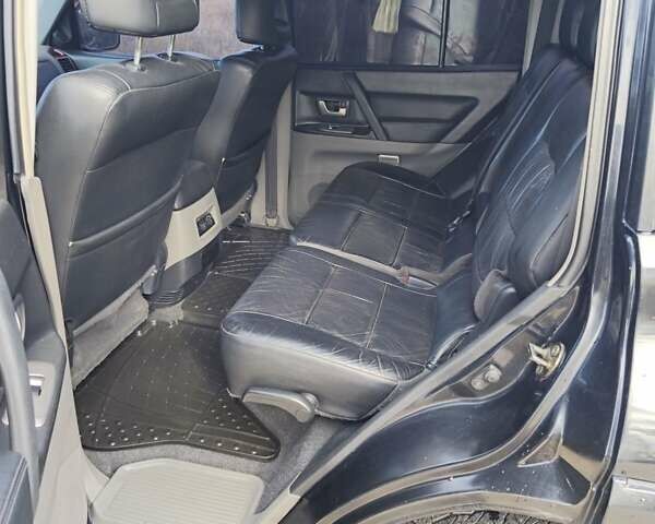 Черный Мицубиси Паджеро, объемом двигателя 3 л и пробегом 268 тыс. км за 8500 $, фото 3 на Automoto.ua