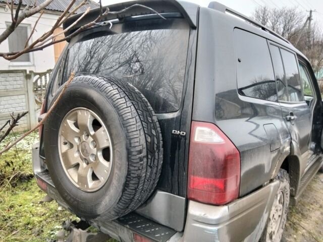 Черный Мицубиси Паджеро, объемом двигателя 3.2 л и пробегом 300 тыс. км за 4600 $, фото 2 на Automoto.ua