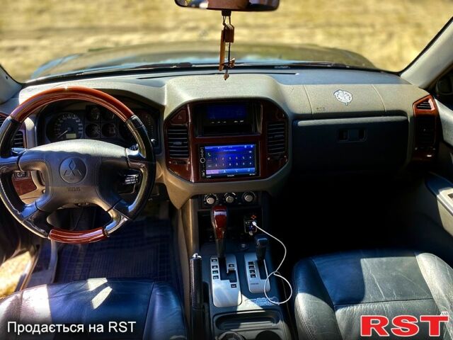 Черный Мицубиси Паджеро, объемом двигателя 3.5 л и пробегом 314 тыс. км за 7247 $, фото 6 на Automoto.ua