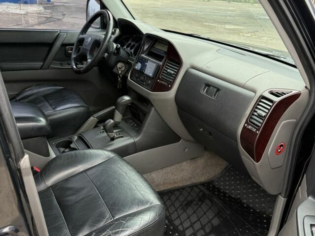 Черный Мицубиси Паджеро, объемом двигателя 0 л и пробегом 250 тыс. км за 3850 $, фото 9 на Automoto.ua