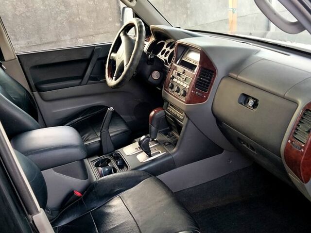 Чорний Міцубісі Паджеро, об'ємом двигуна 3 л та пробігом 244 тис. км за 7800 $, фото 3 на Automoto.ua