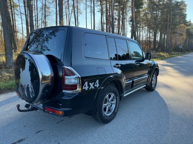 Черный Мицубиси Паджеро, объемом двигателя 3.2 л и пробегом 290 тыс. км за 5650 $, фото 1 на Automoto.ua