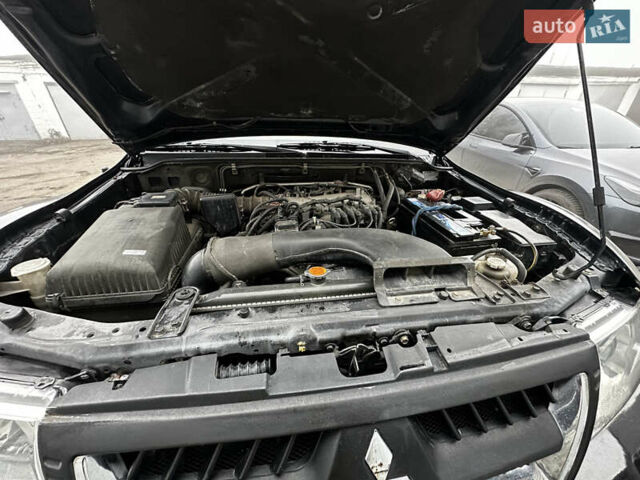 Чорний Міцубісі Паджеро, об'ємом двигуна 2.97 л та пробігом 228 тис. км за 8500 $, фото 6 на Automoto.ua