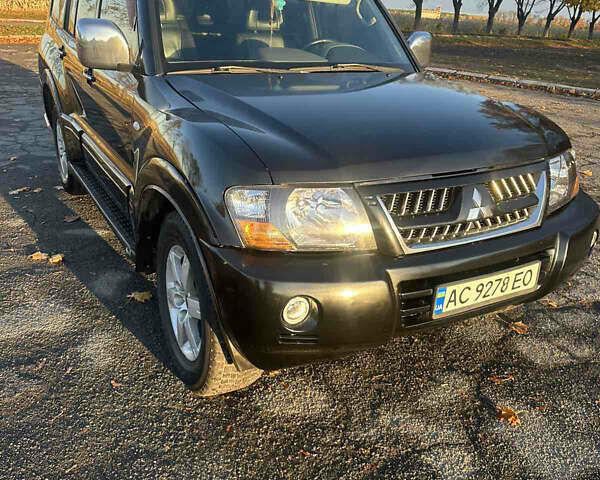 Чорний Міцубісі Паджеро, об'ємом двигуна 3.5 л та пробігом 236 тис. км за 6800 $, фото 1 на Automoto.ua