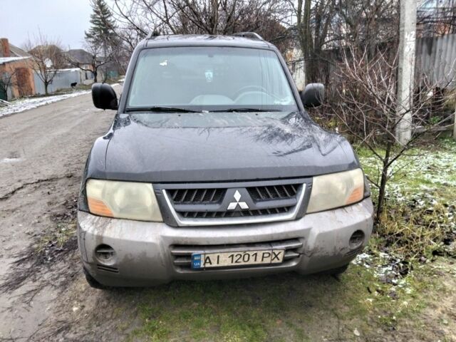 Черный Мицубиси Паджеро, объемом двигателя 3.2 л и пробегом 300 тыс. км за 4600 $, фото 1 на Automoto.ua