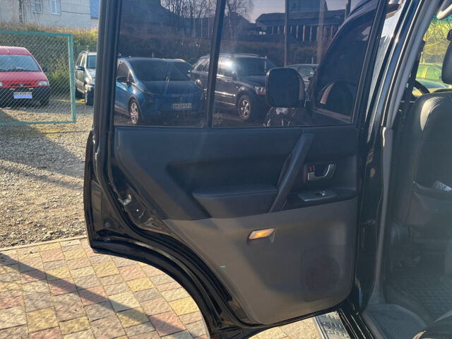 Черный Мицубиси Паджеро, объемом двигателя 3 л и пробегом 287 тыс. км за 8800 $, фото 10 на Automoto.ua